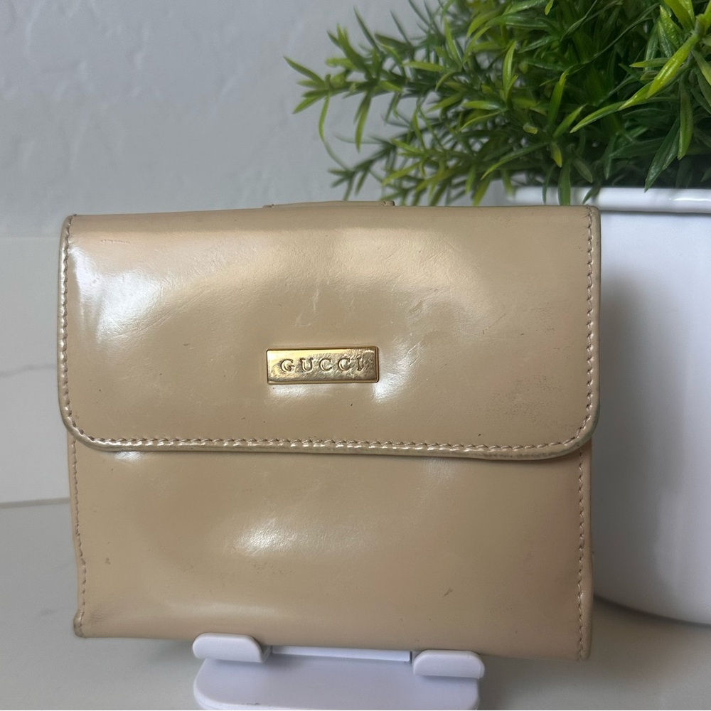Authentic Gucci Beige Patent Leather Wallet